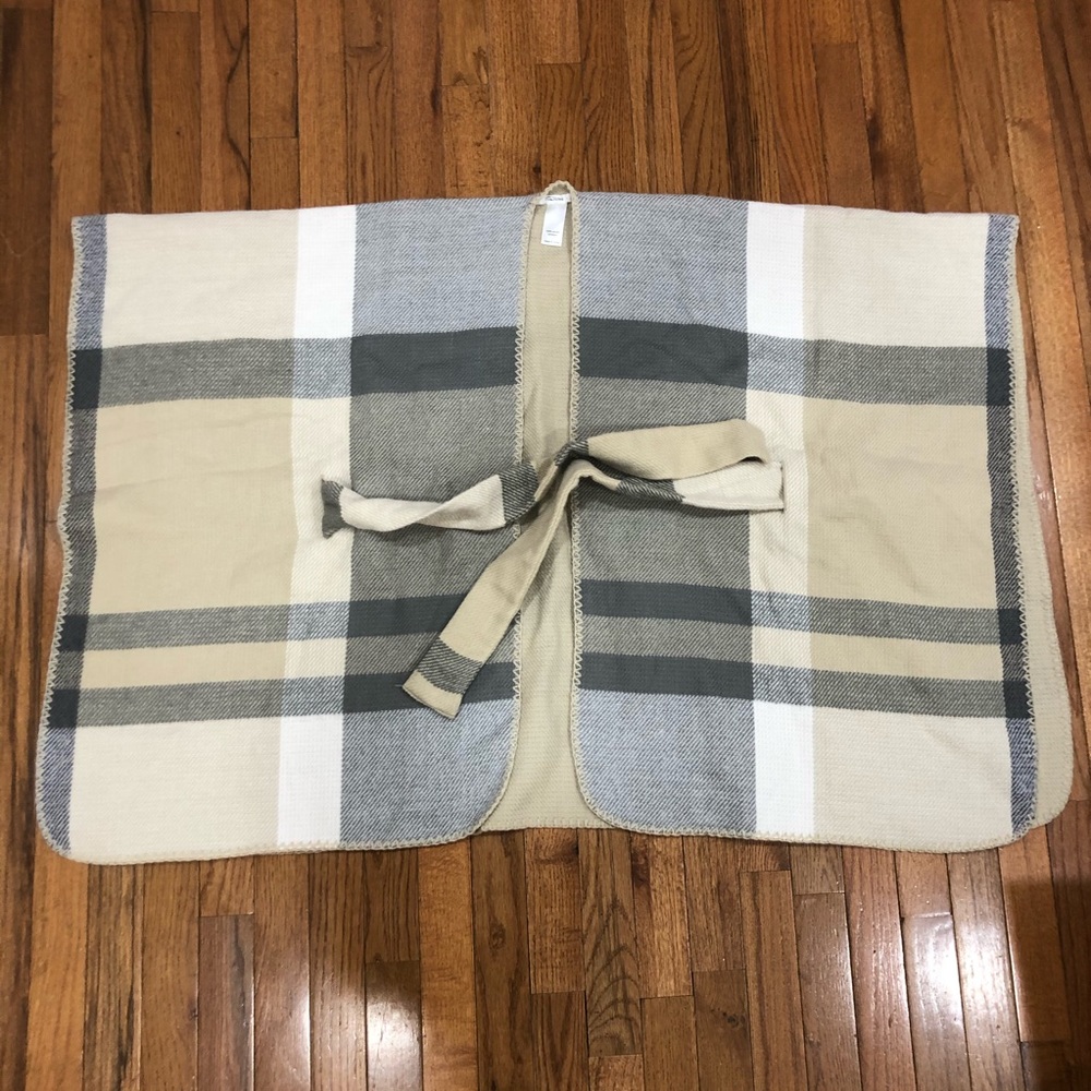 {Maurices} NWOT Blanket Poncho w/ Belt